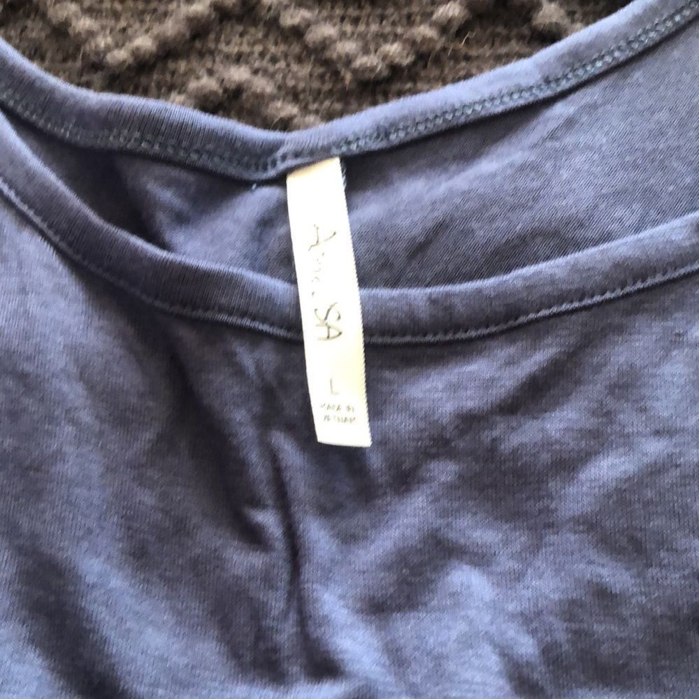 Active USA cold shoulder top - Picture 3 of 7